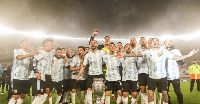 Kaleidoskop Sepak Bola Internasional 2021: Gelar Pertama Messi, Deschamps Bikin Rekor Gila