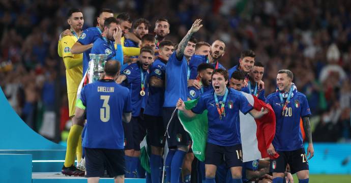 Italia Bertekad Sandingkan Trofi EURO 2020 dan UEFA Nations League